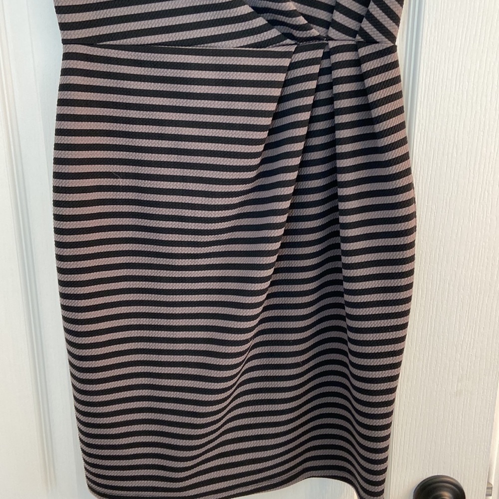 ✨Like New Dress!!✨ - Picture 5 of 6